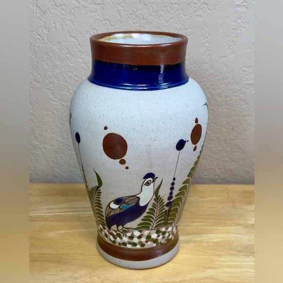 Tonala Mexican Pottery Vase Hand Painted Quail Butterfly Signed Mateos 8.75” - Picture 13 of 16
